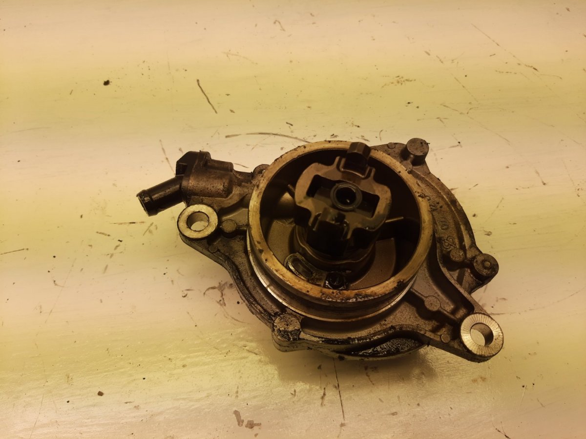 BMW 3 (E90 / E91 / E92 / E93) Vacuum Pump, engine BMW 3 (E90, E91, E92, E93) (2005-2011) Vacuum P...