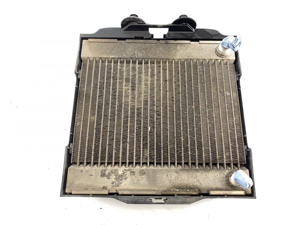 BMW 7 (F01 / F02 / F03 / F04) радиатор BMW 7 (F01, F02) (2008-2016) Radiator 7805630

...