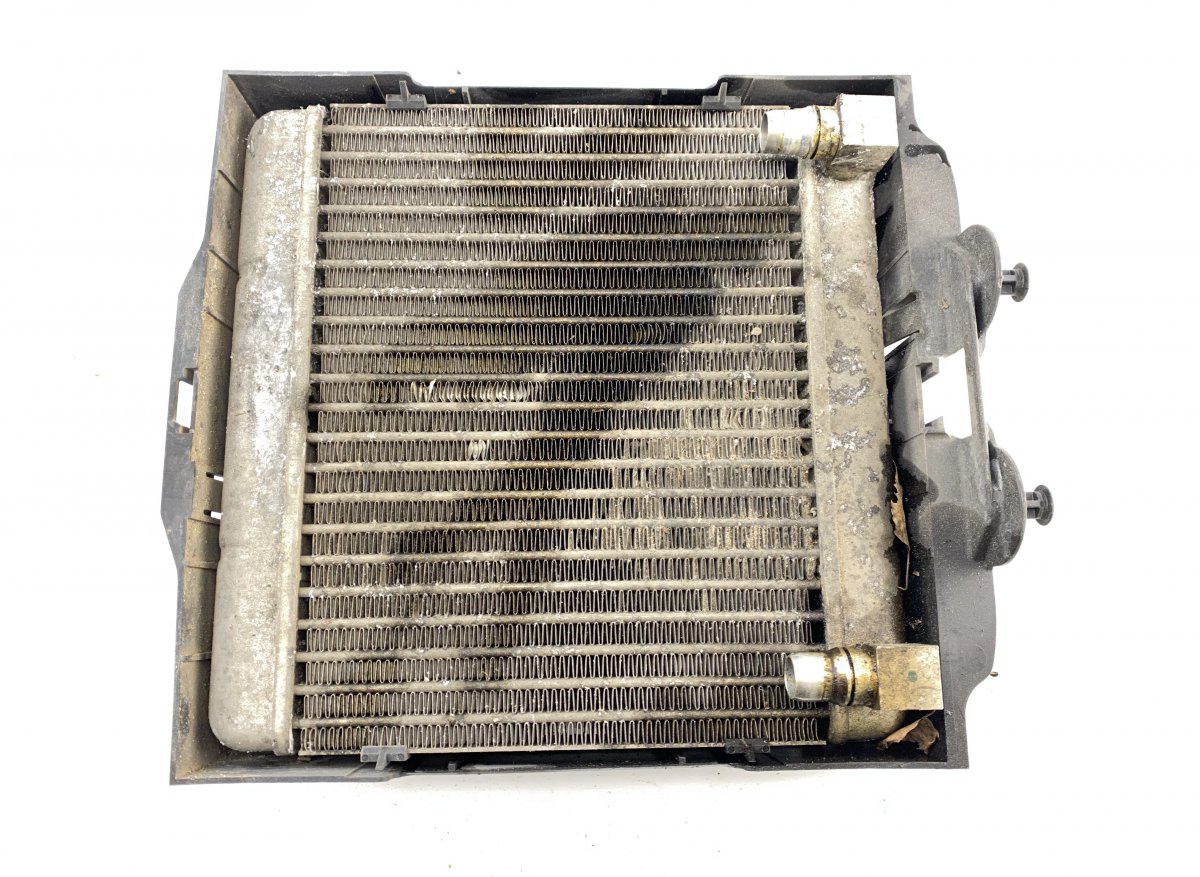 BMW 7 (F01 / F02 / F03 / F04) радиатор BMW 7 (F01, F02) (2008-2016) Radiator 172175725...