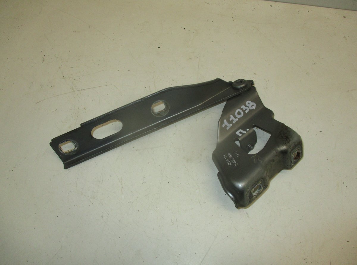 Audi A4 (B8) Bonnet Hinge Right AUDI A4 / A4 ALLROAD (B8) (2007-2015) Bonnet Hi...
