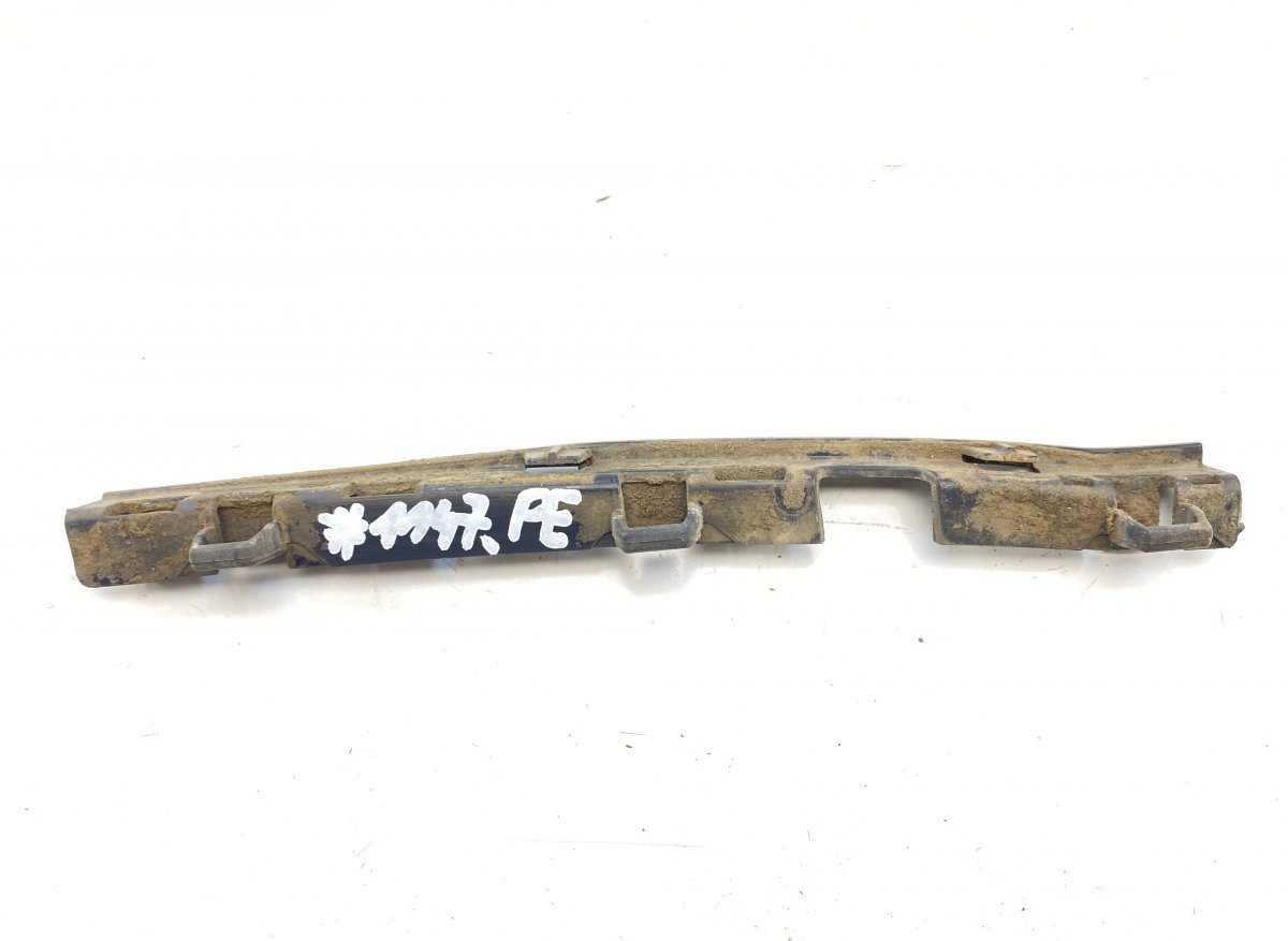 BMW 7 (F01 / F02 / F03 / F04) Right front bumper bracket on fender Right front bumper bracket on fender — BMW 7 (F...