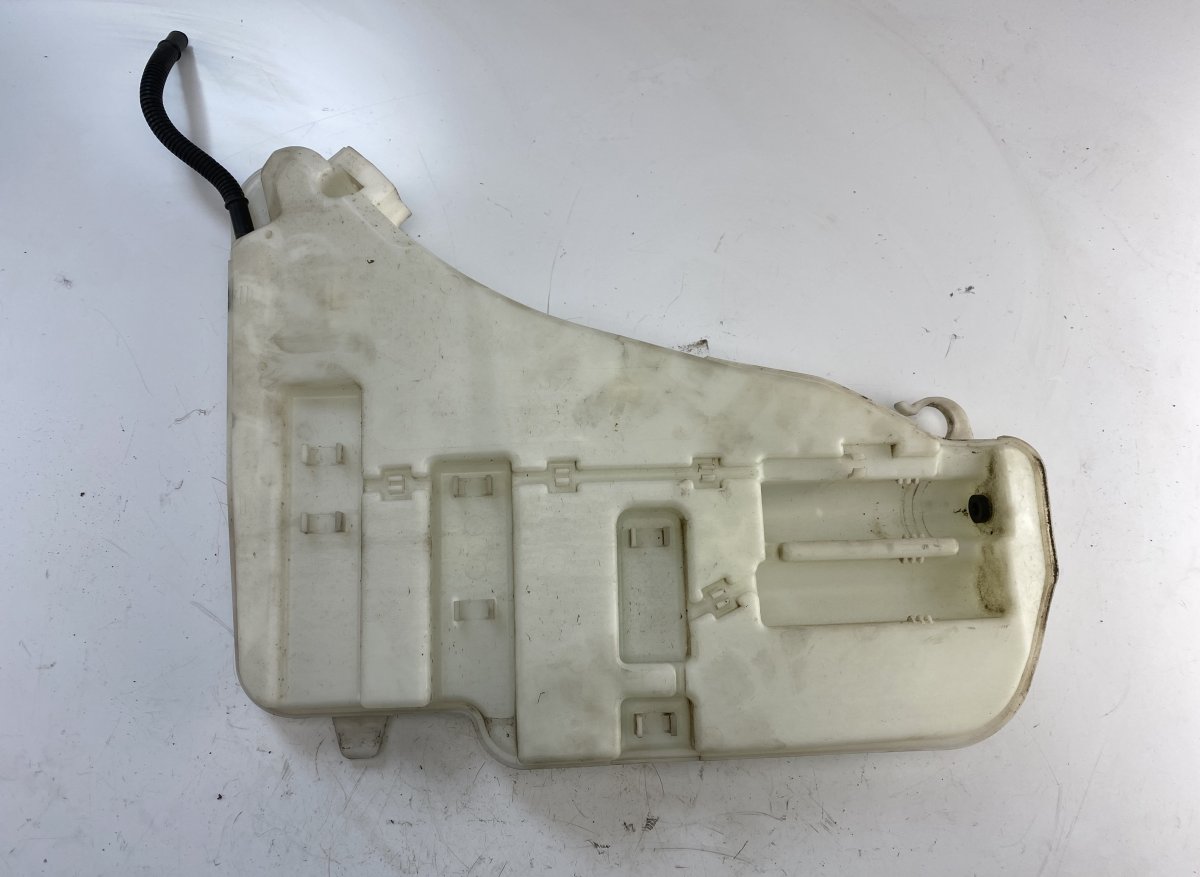 BMW 7 (F01 / F02 / F03 / F04) Windscreen washer reservoir Windscreen washer reservoir — BMW 7 (F01, F02) ...