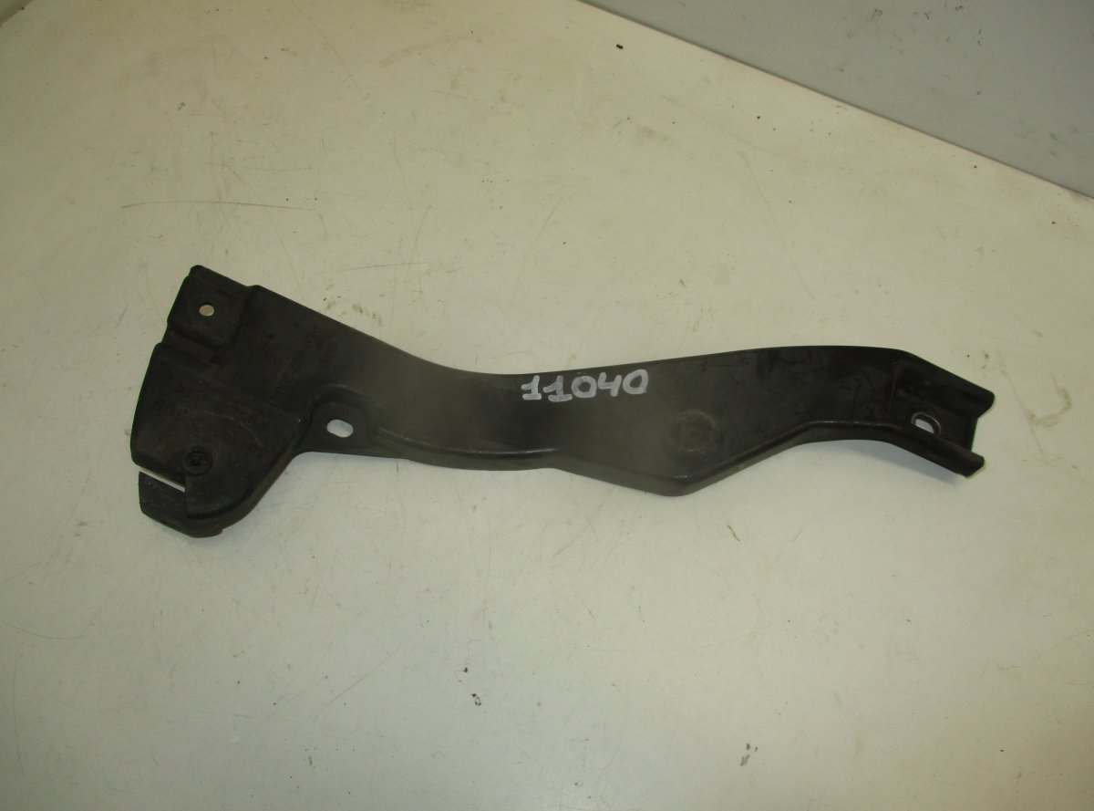 Audi A4 (B7) Front Bumper bracket on fender left Front Bumper bracket on fender left — AUDI A4 (...