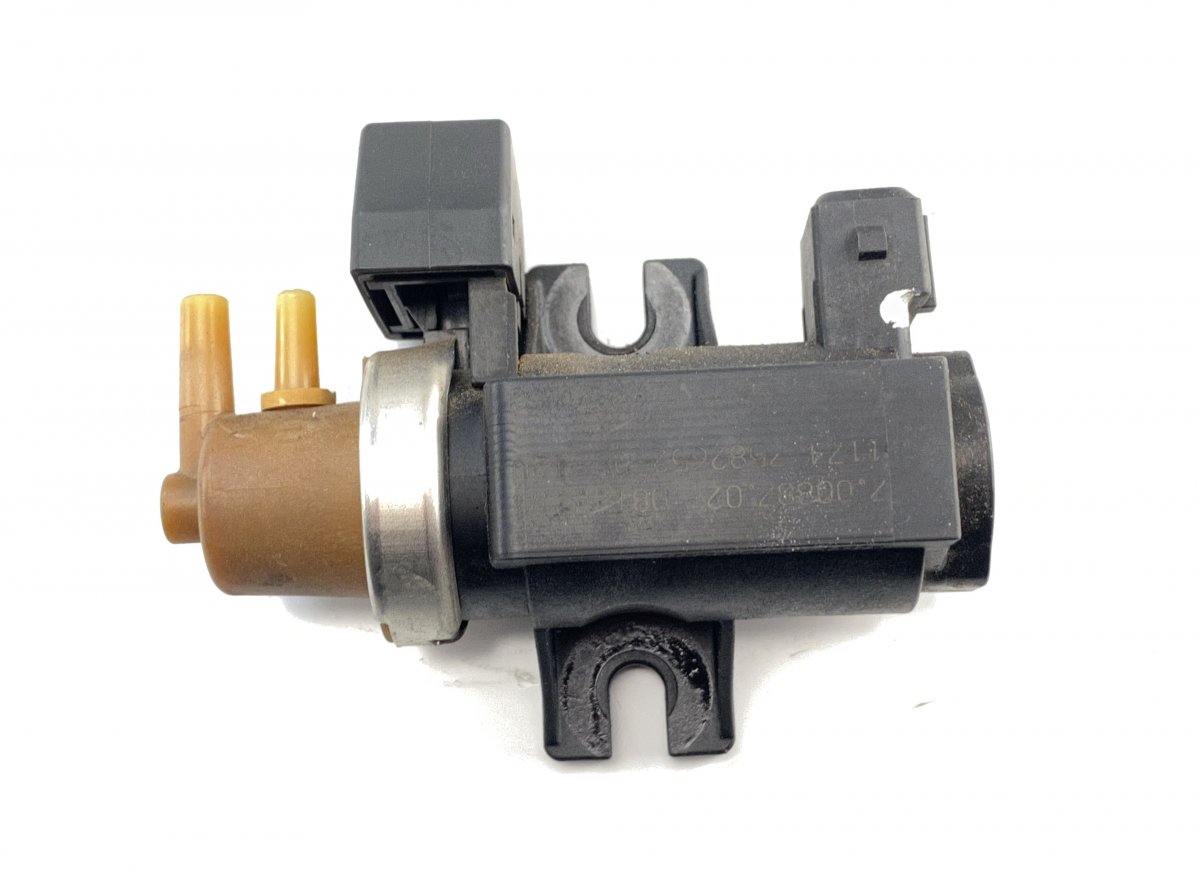 BMW 7 (F01 / F02 / F03 / F04) Engine Solenoid Valve BMW 7 (F01, F02) (2008-2016) Engine Solenoid Va...