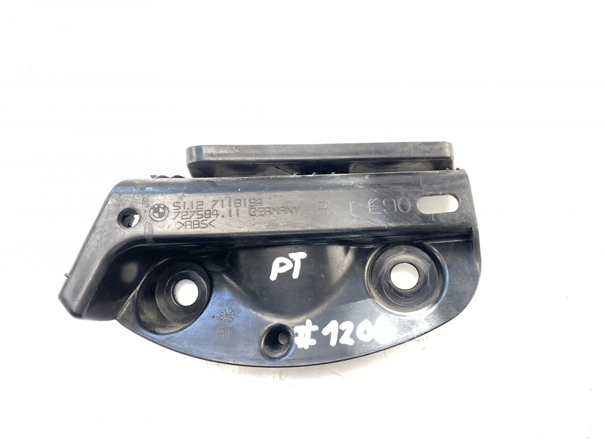 BMW 3 (E90 / E91 / E92 / E93) Rear bumper Carrier holder on fender right BMW 3 (E90, E91, E92, E93) (2005-2011) Rear bum...