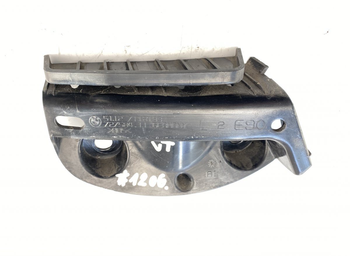 BMW 3 (E90 / E91 / E92 / E93) Rear bumper Carrier holder on fender left BMW 3 (E90, E91, E92, E93) (2005-2011) Rear bum...