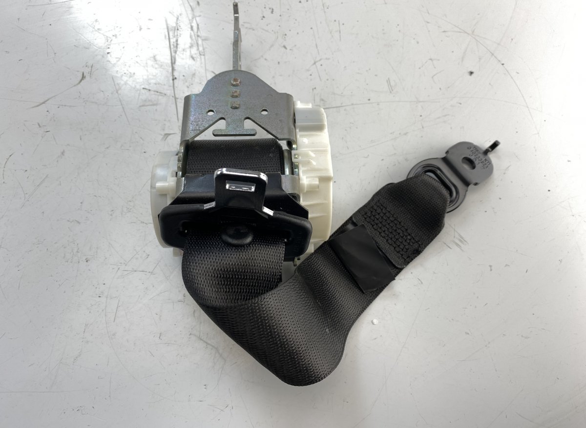 BMW 7 (F01 / F02 / F03 / F04) Seat Belt Rear Right BMW 7 (F01, F02) (2008-2016) Seat Belt Rear Rig...