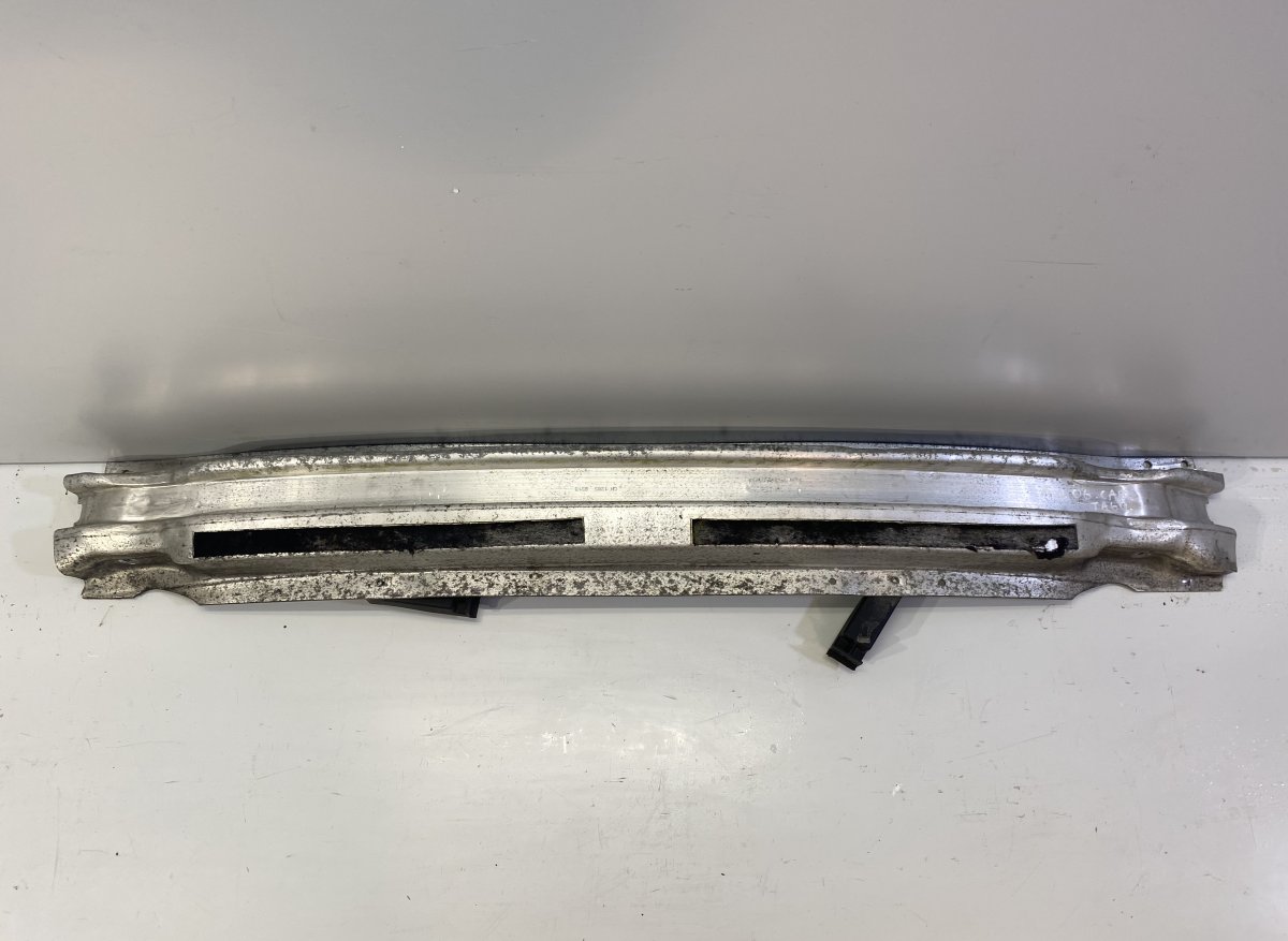 Audi A4 (B7) задний бампер, штифт AUDI A4 (B7) (2004-2008) Rear bumper beam 8K080...