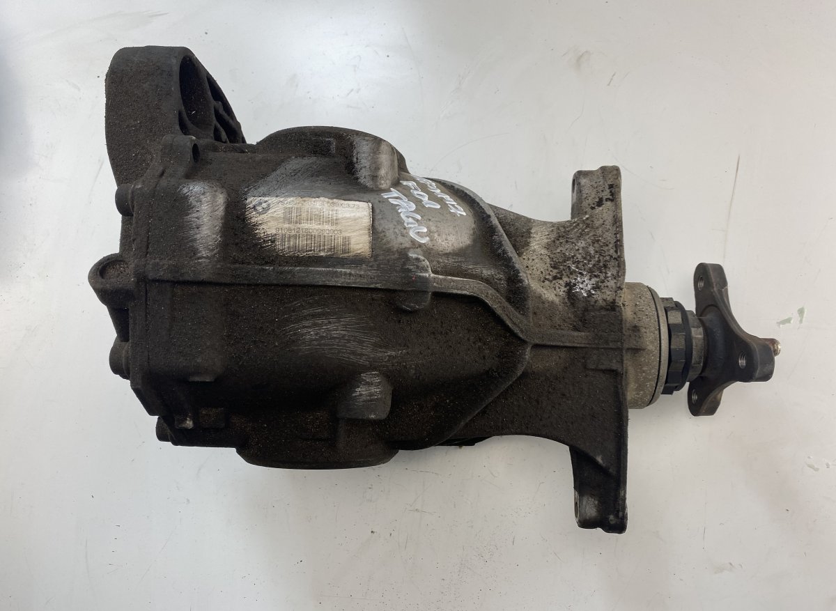 BMW 7 (F01 / F02 / F03 / F04) Rear axle differential BMW 7 (F01, F02) (2008-2016) Rear axle differen...
