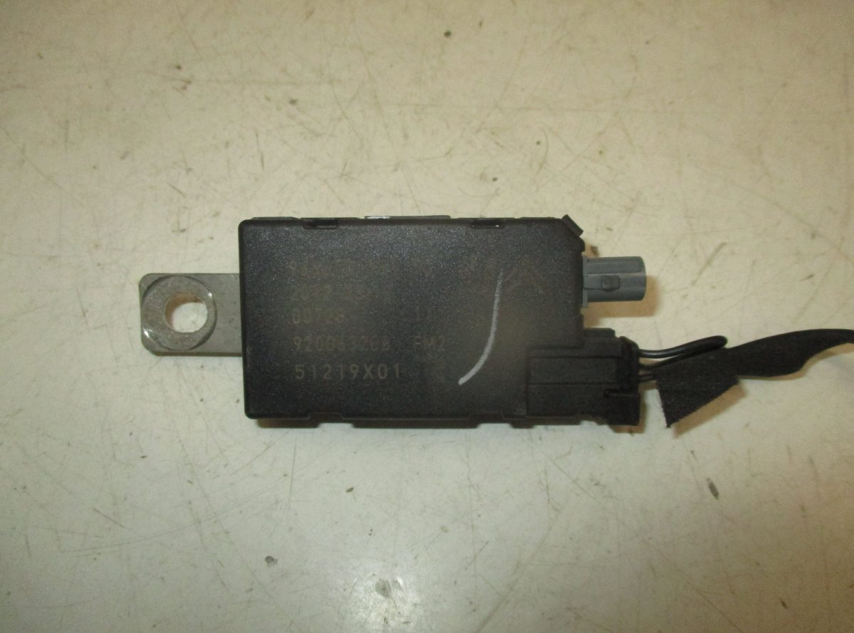 Peugeot 508 Aerial amplifier / control unit PEUGEOT 508 I (W23) (2010-2018) Aerial amplifie...