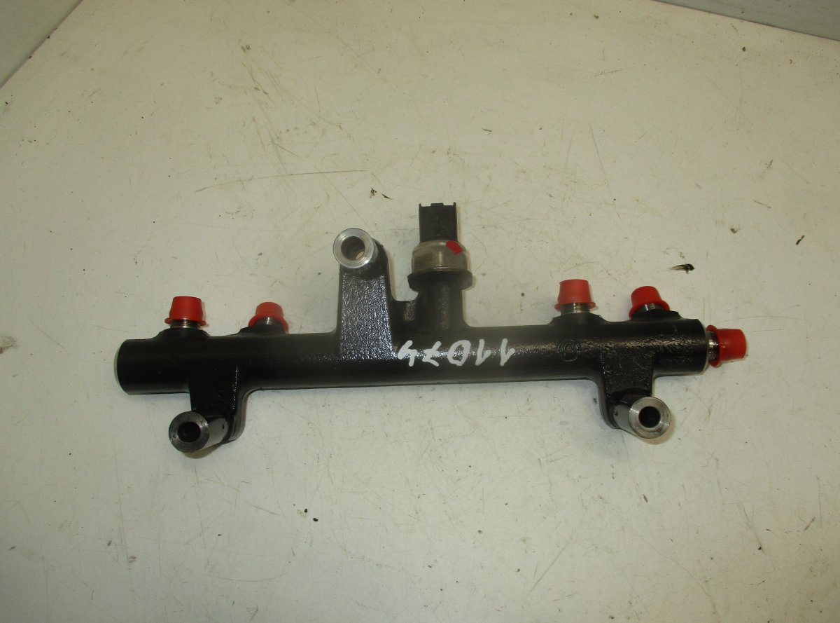 Ford Mondeo Fuel Distributor / fuel rail Fuel distributor / fuel rail — FORD MONDEO Mk I...