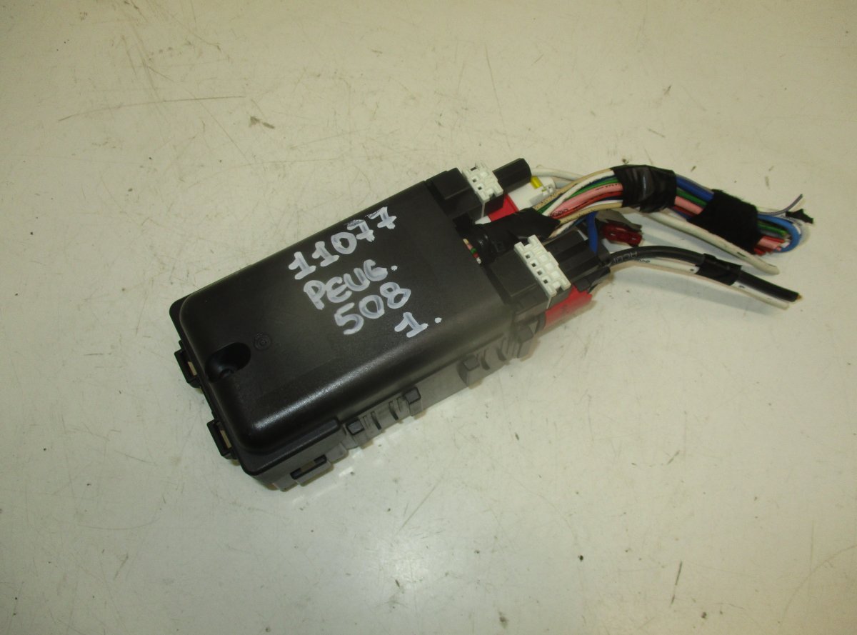 Peugeot 508 Fuse box