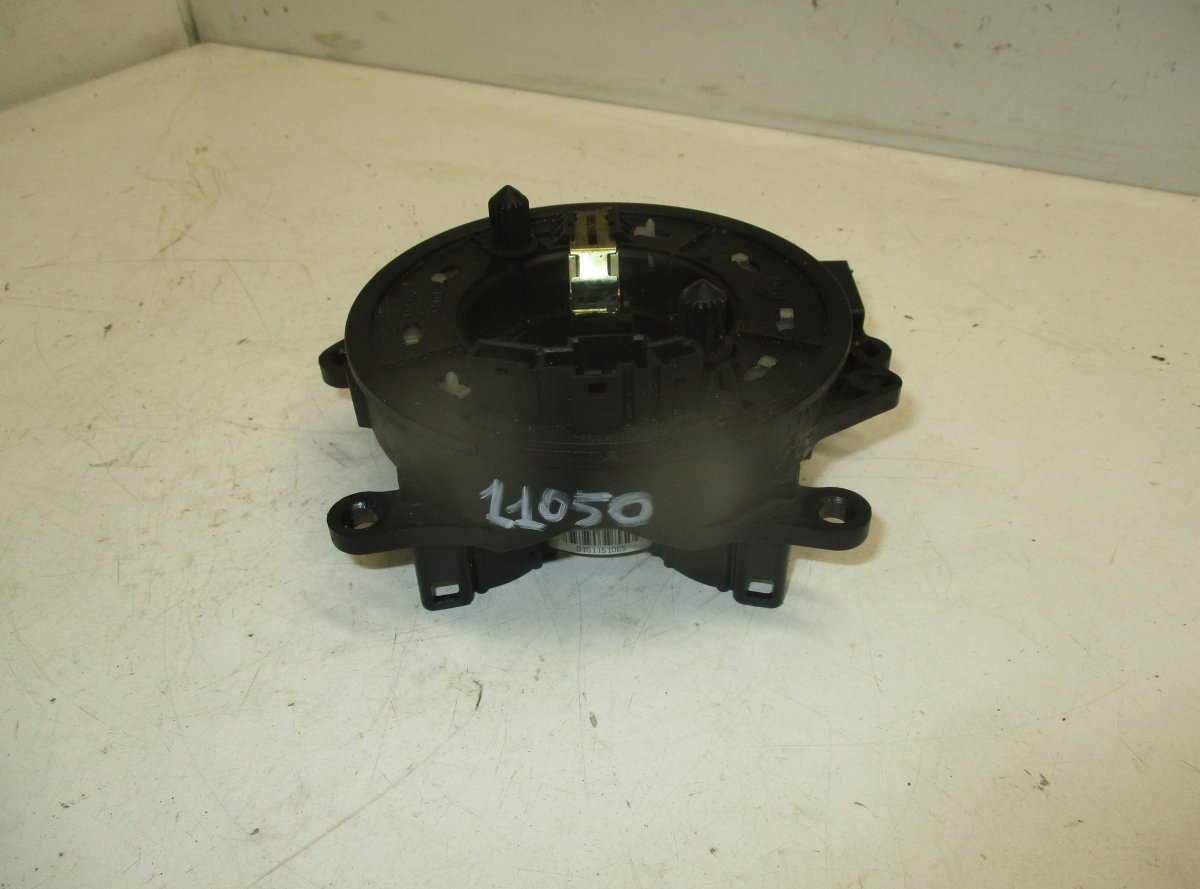BMW 5 (E39) Steering wheel slip ring / squib BMW 5 (E39) (1995-2004) Steering wheel slip rin...