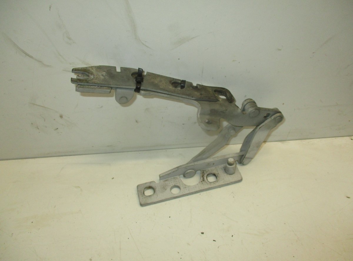 BMW 5 (E39) Bonnet Hinge Left BMW 5 (E39) (1995-2004) Bonnet Hinge Left

Gene...