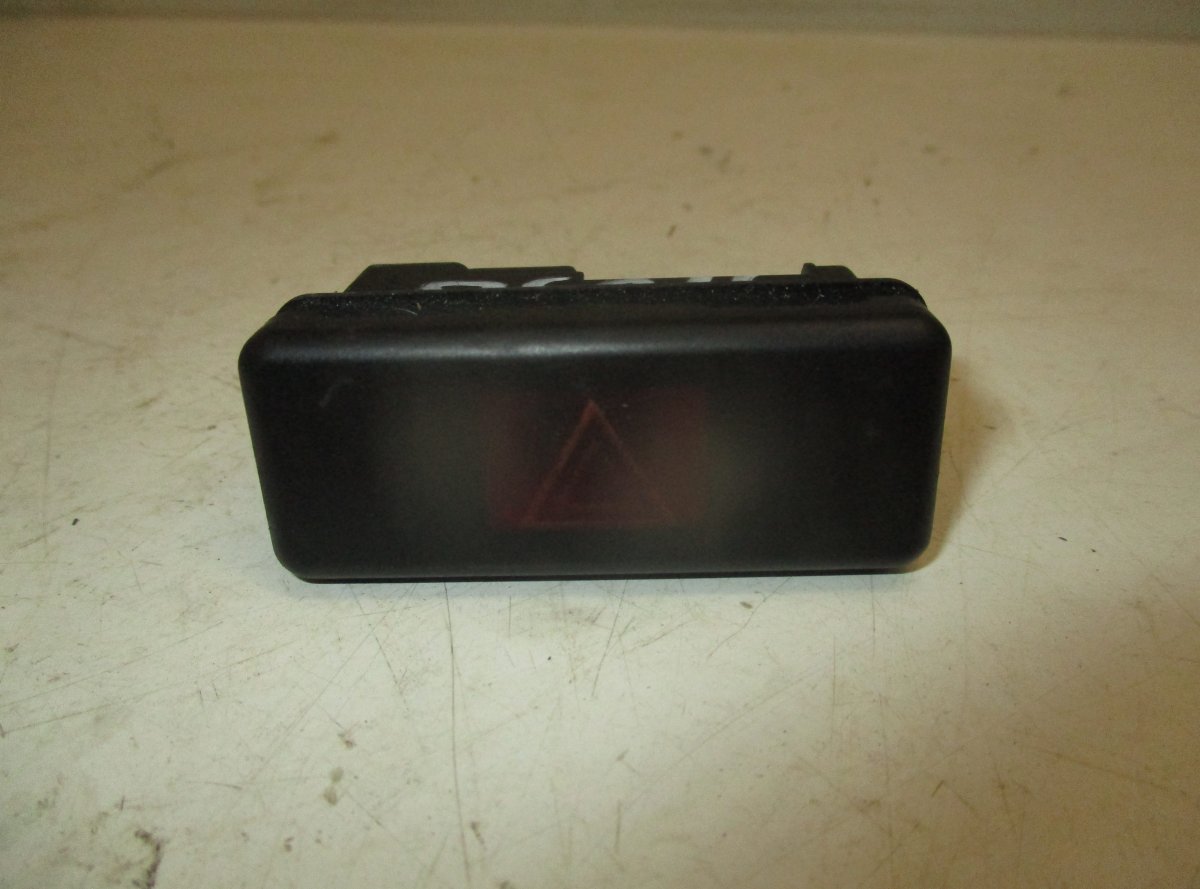 BMW 5 (E39) Hazard switch BMW 5 (E39) (1995-2004) Hazard switch 8350947

...
