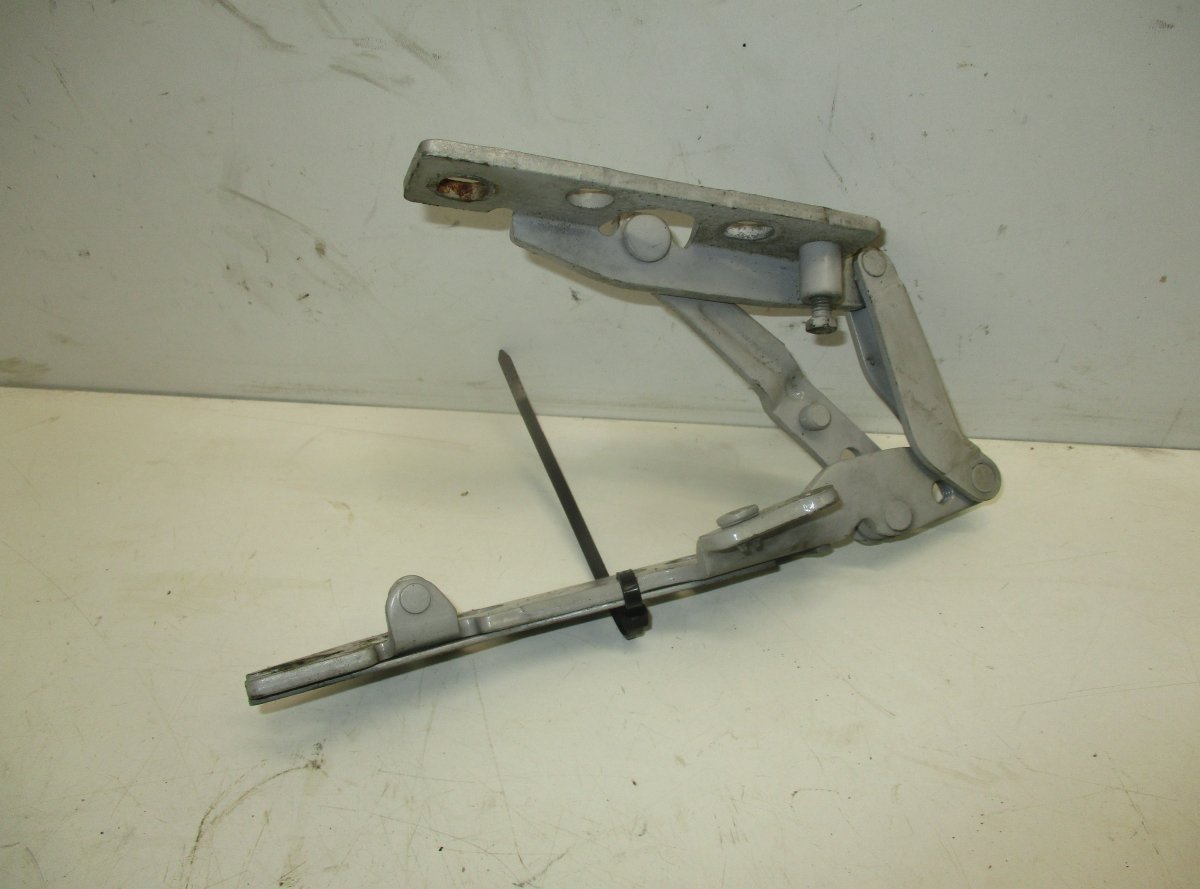 BMW 5 (E39) Bonnet Hinge Right BMW 5 (E39) (1995-2004) Bonnet Hinge Right

Gen...