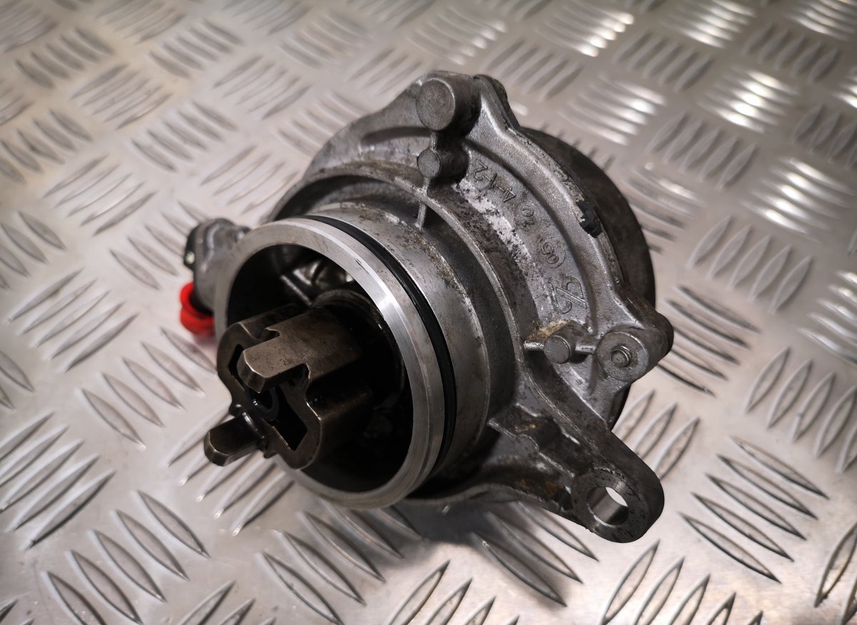 BMW 3 (E46) Vacuum Pump, engine BMW 3 (E90, E91, E92, E93) (2005-2011) Vacuum P...