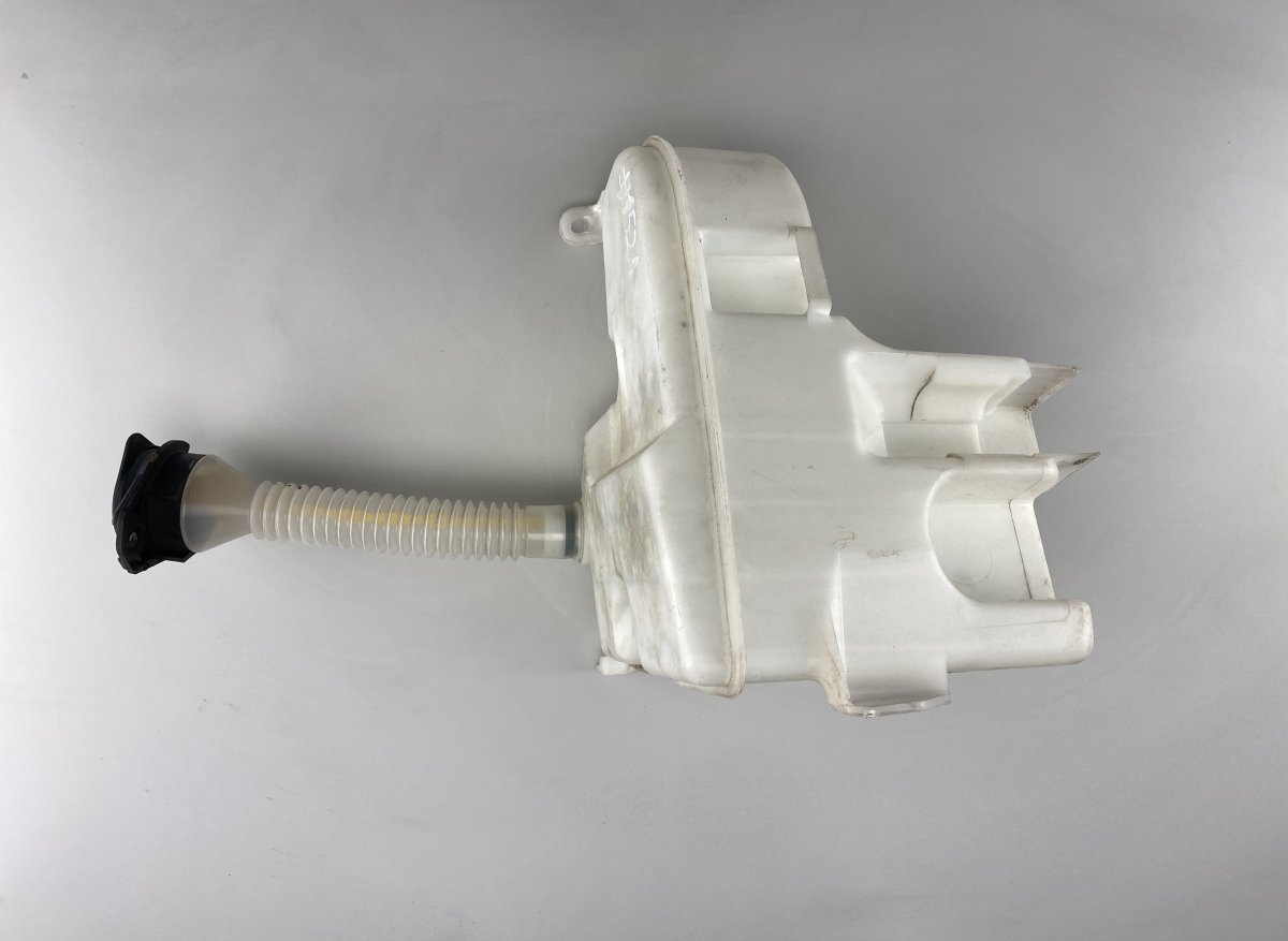 Lexus GS Window washer reservoir LEXUS GS III (2005-2011) Window washer reservoi...