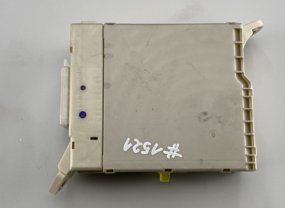 Lexus GS Fuse box Fuse box — LEXUS GS III (2005-2011) — 82730-302...