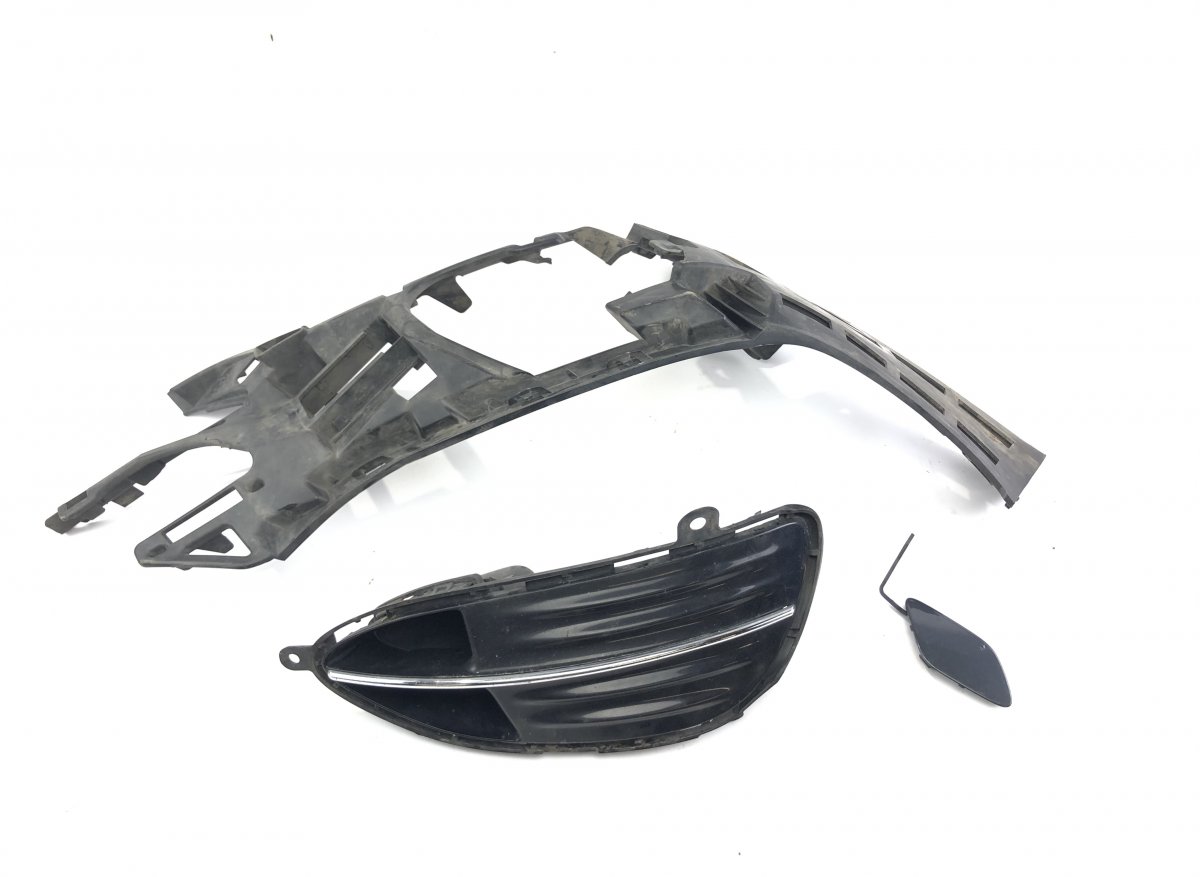 Mercedes-Benz A (W176) Front bumper / parts, other
