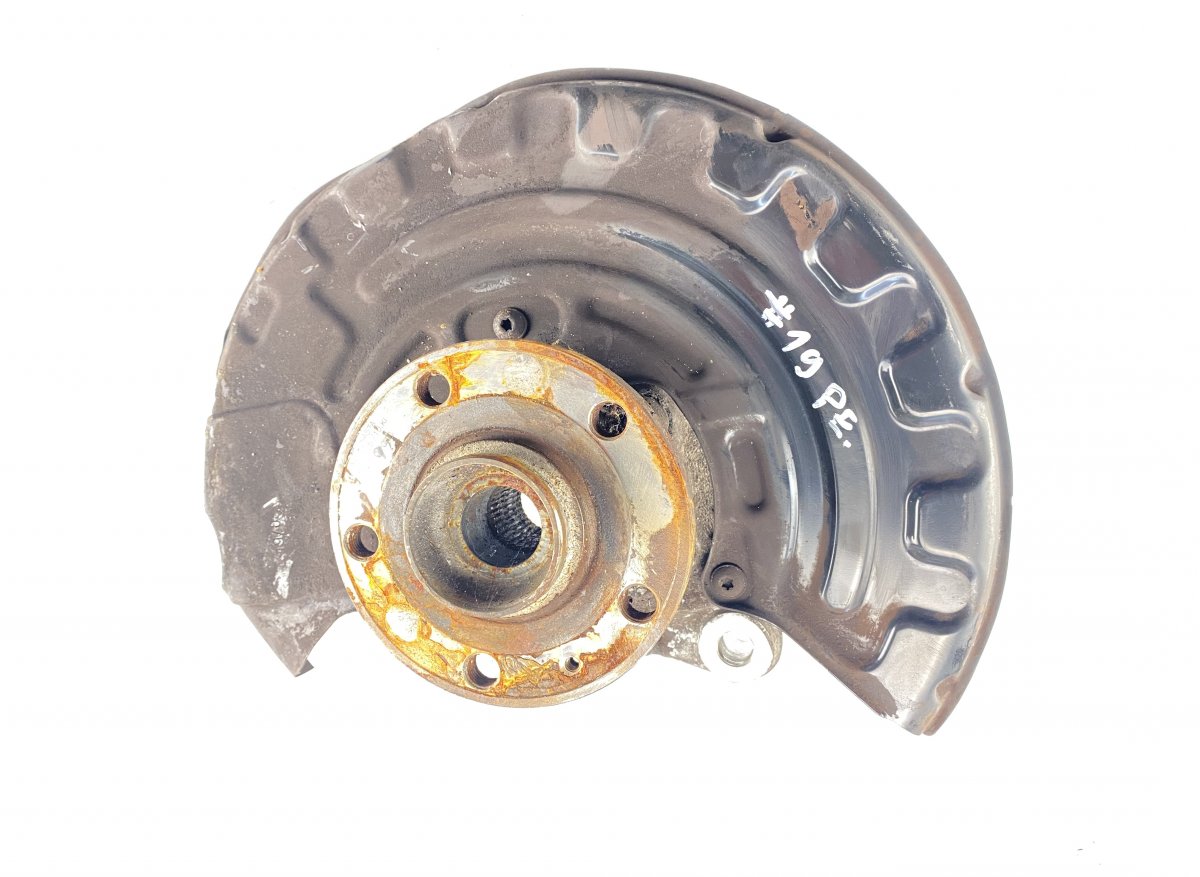 Volkswagen Passat Wheel bearing housing front right