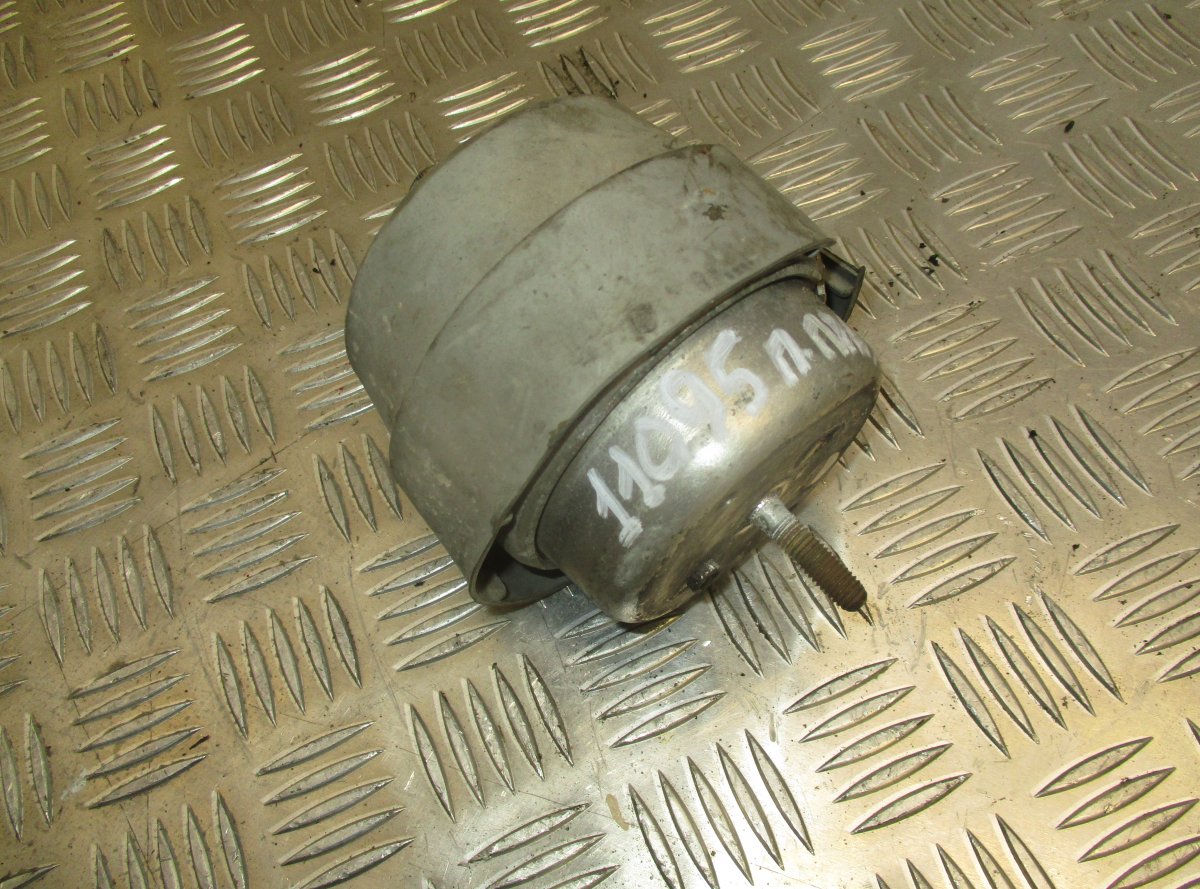 Audi A4 (B6) Engine Mount right AUDI A4 (B6) (2000-2004) Engine Mount right 8E0...