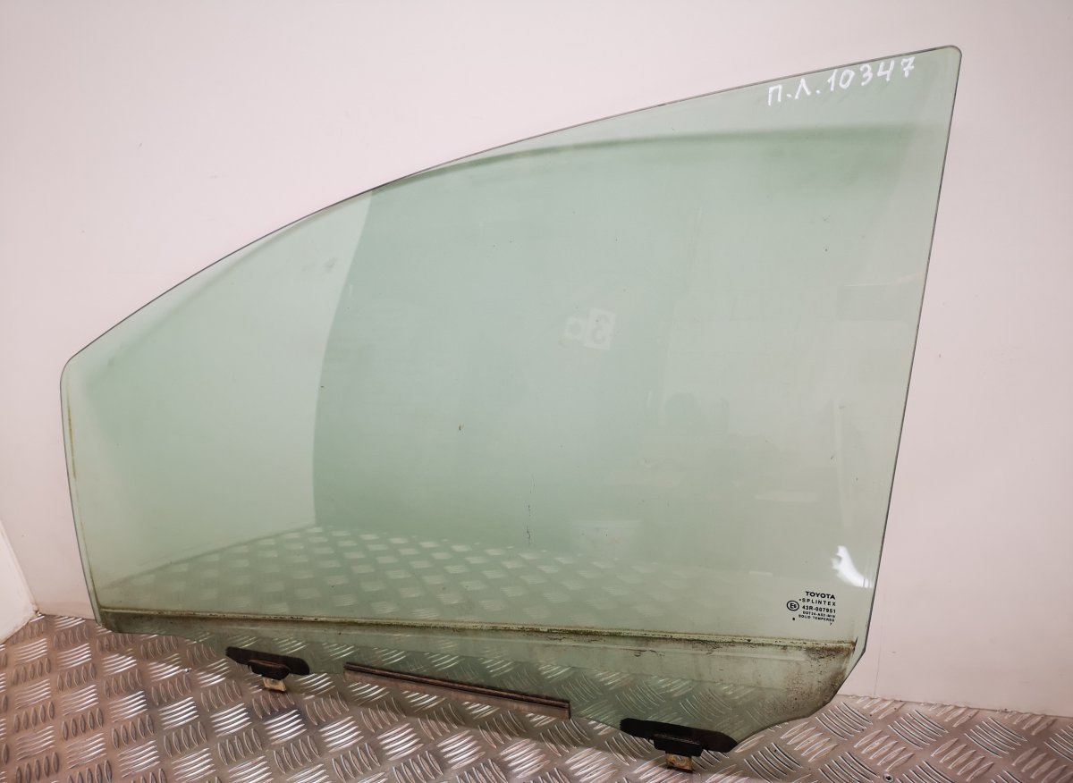 Toyota Yaris Door window glass front left