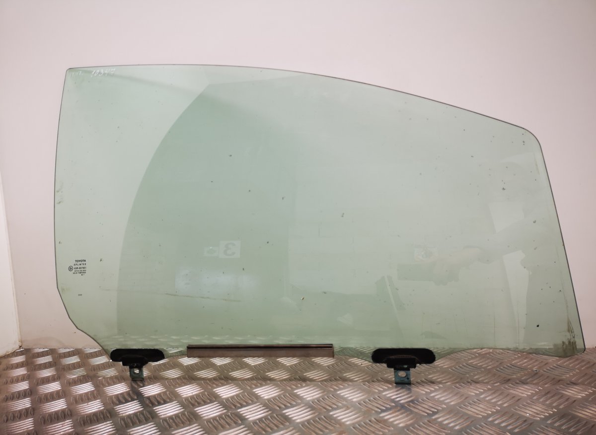 Toyota Yaris Door window glass front right