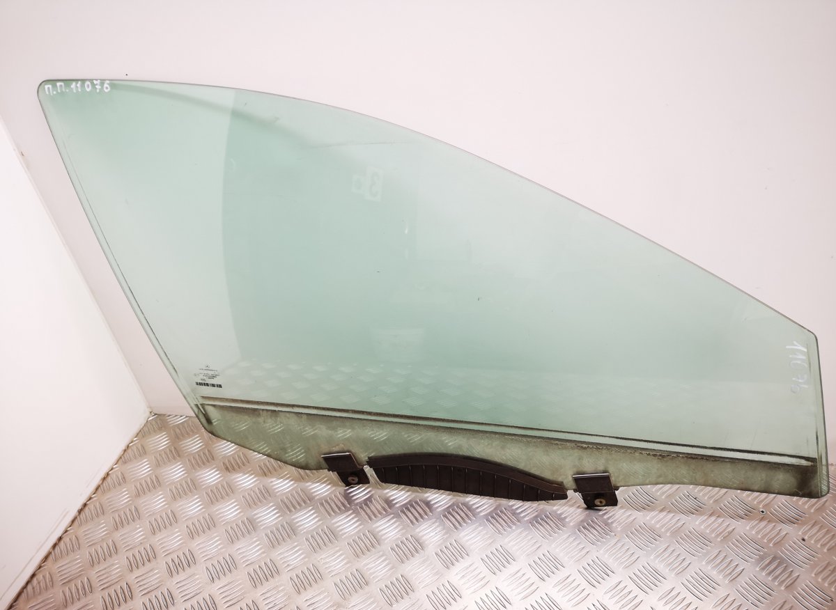 Mercedes-Benz A (W169) Door window glass front right