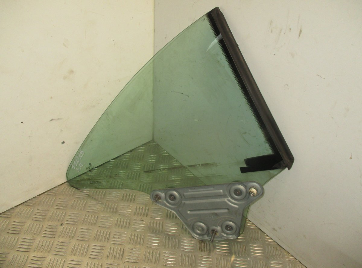 Volkswagen EOS Door window glass rear right