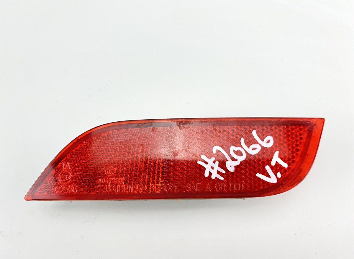 Subaru Legacy Extra light / reflector in rear bumper left