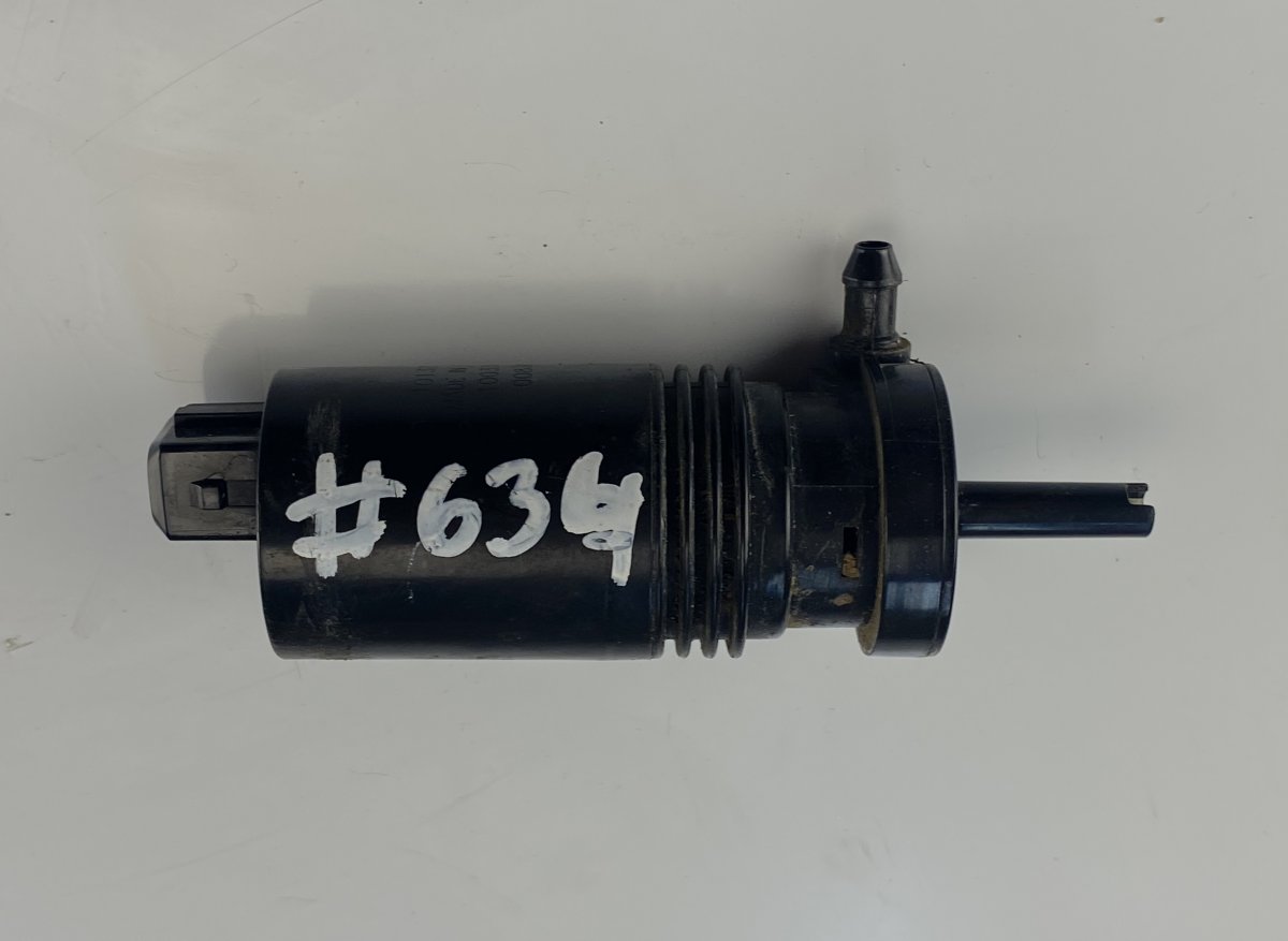 Volvo XC60 Washer pump Windscreen VOLVO XC60 I (2009-2017) Washer pump Windscreen...
