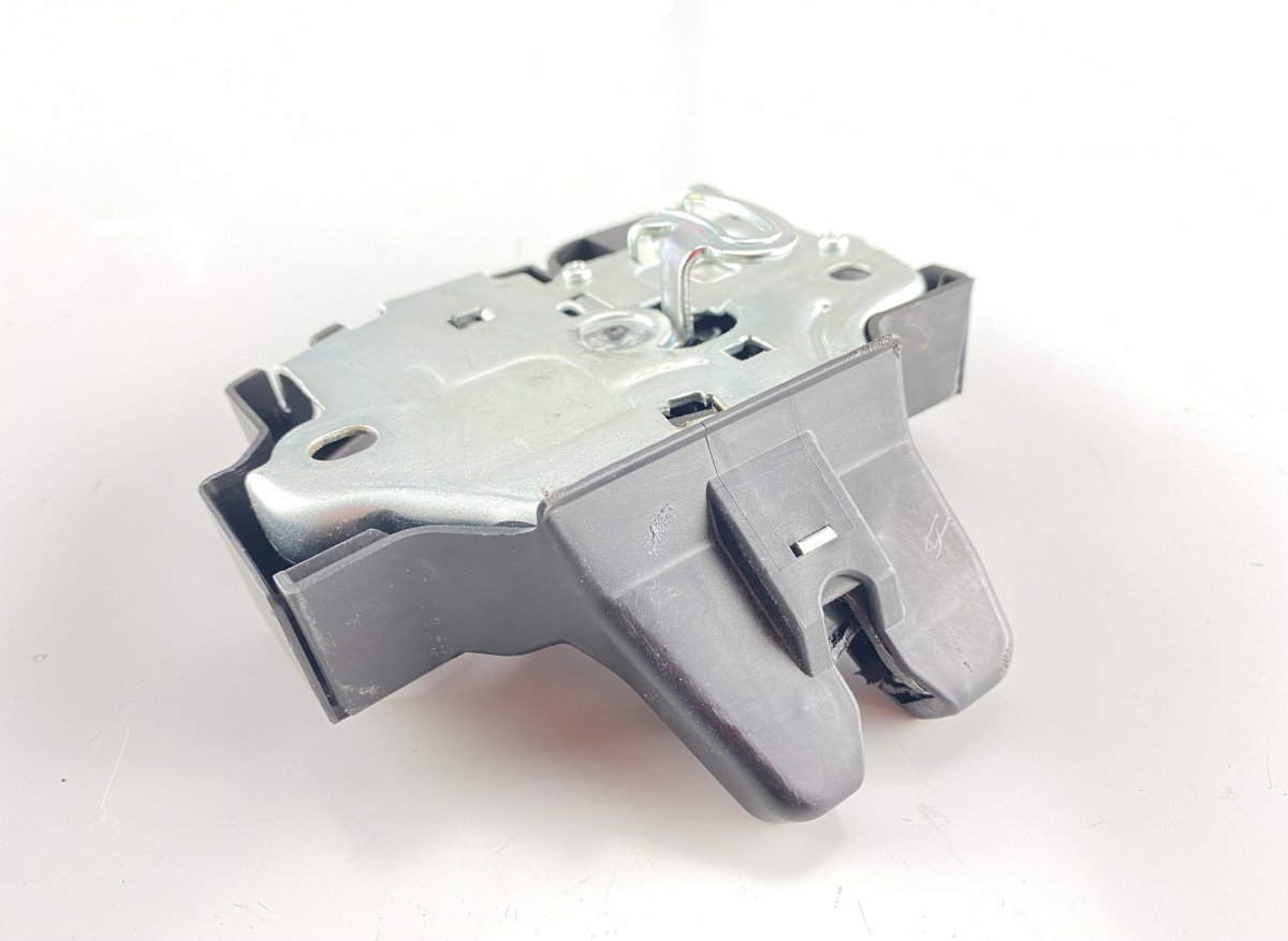 Subaru Legacy Bootlid / tailgate lock