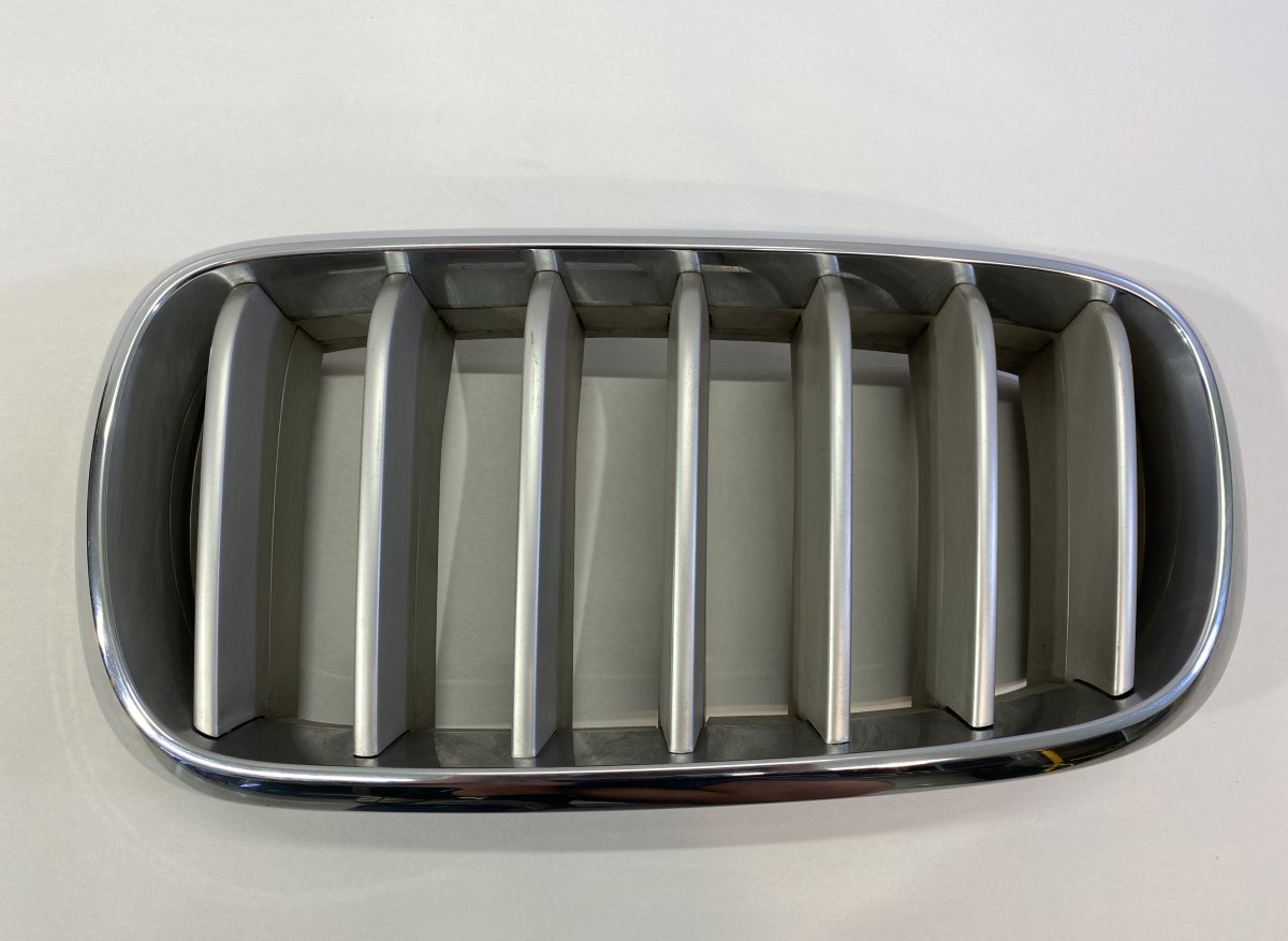 BMW X5 (E70) Radiator Grille left part