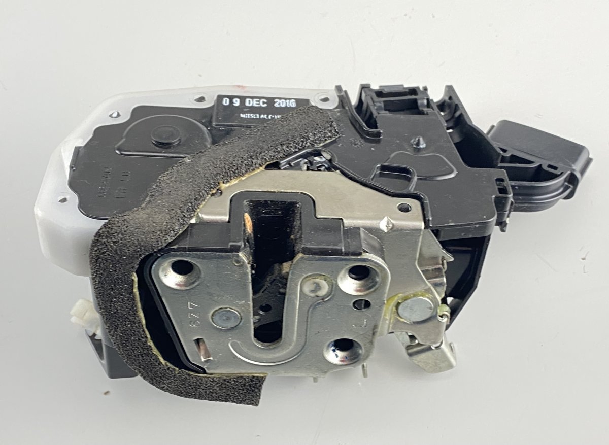 Nissan Leaf Door Lock Front Left NISSAN LEAF I (ZE0) (2010-2017) Door Lock Front...