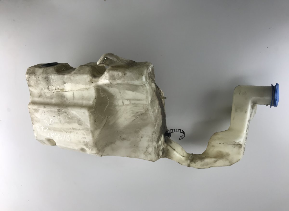 Volkswagen Passat Windscreen washer reservoir