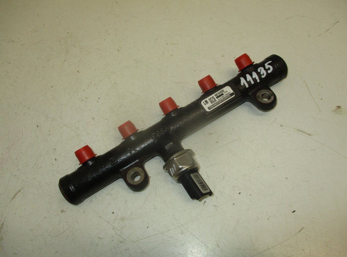 Volvo C30 Fuel Distributor / fuel rail Fuel distributor / fuel rail — VOLVO S40 / V50 ...
