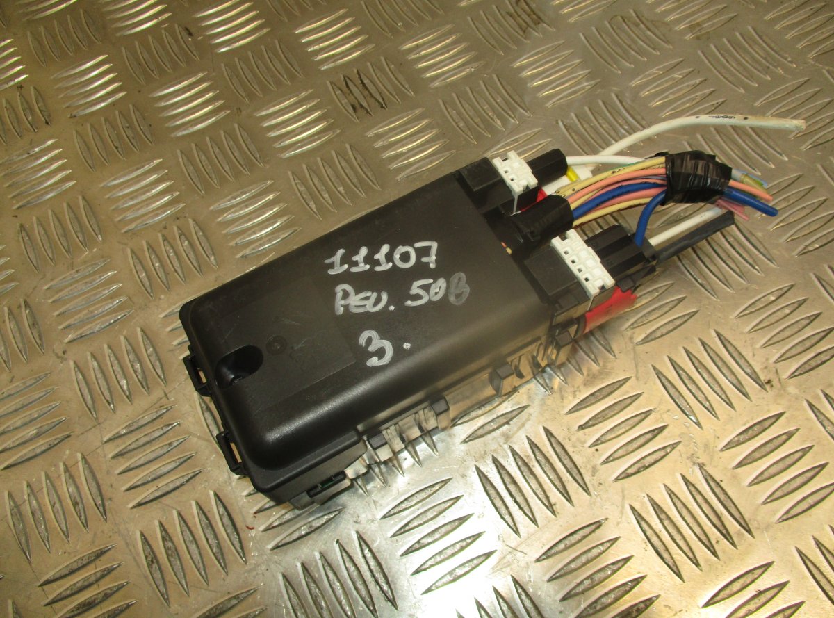 Peugeot 508 Fuse box PEUGEOT 508 I (W23) (2010-2018) Fuse box 966549...
