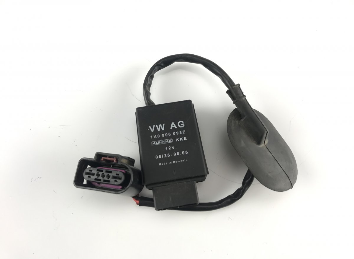 Volkswagen Golf 4 Fuel delivery Pump Relay