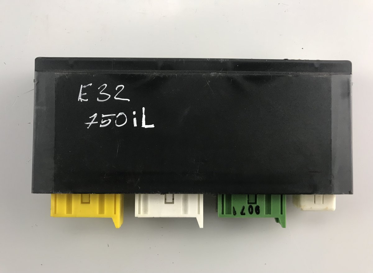 BMW 7 (E32) Body control module (BCM)