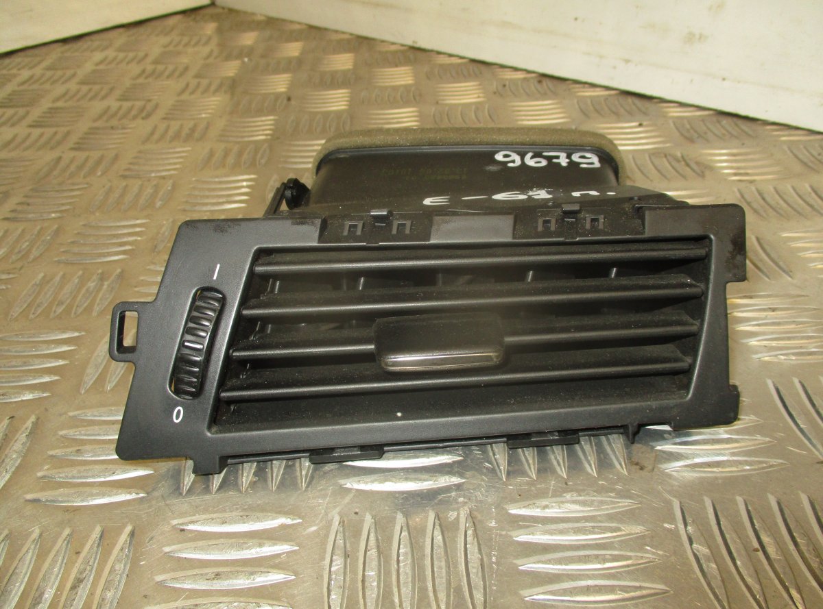 BMW 5 (E39) Air Vent front right BMW 5 (E60, E61) (2003-2010) Air Vent front rig...
