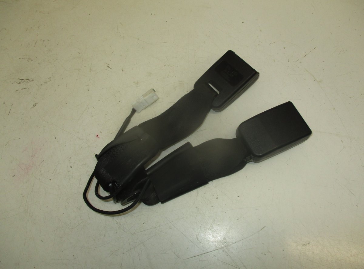 Nissan Qashqai Seat belt buckle — rear left