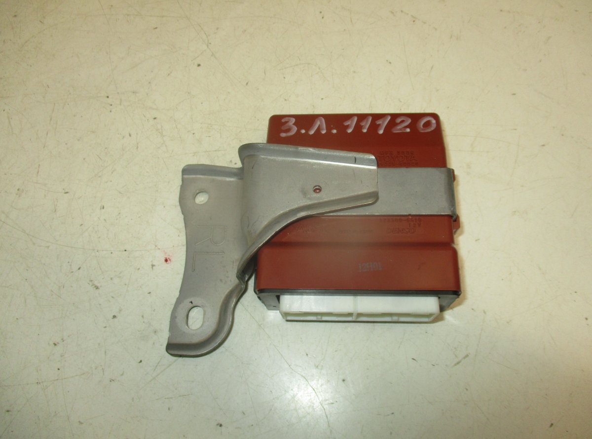 Lexus GS Door control unit rear left