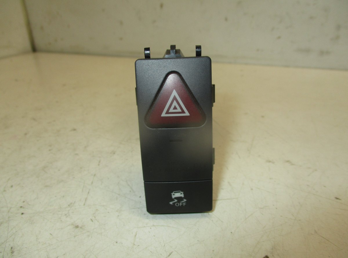 Mercedes-Benz A (W169) Hazard switch MERCEDES-BENZ E-CLASS (W212) (2009-2016) Hazard...
