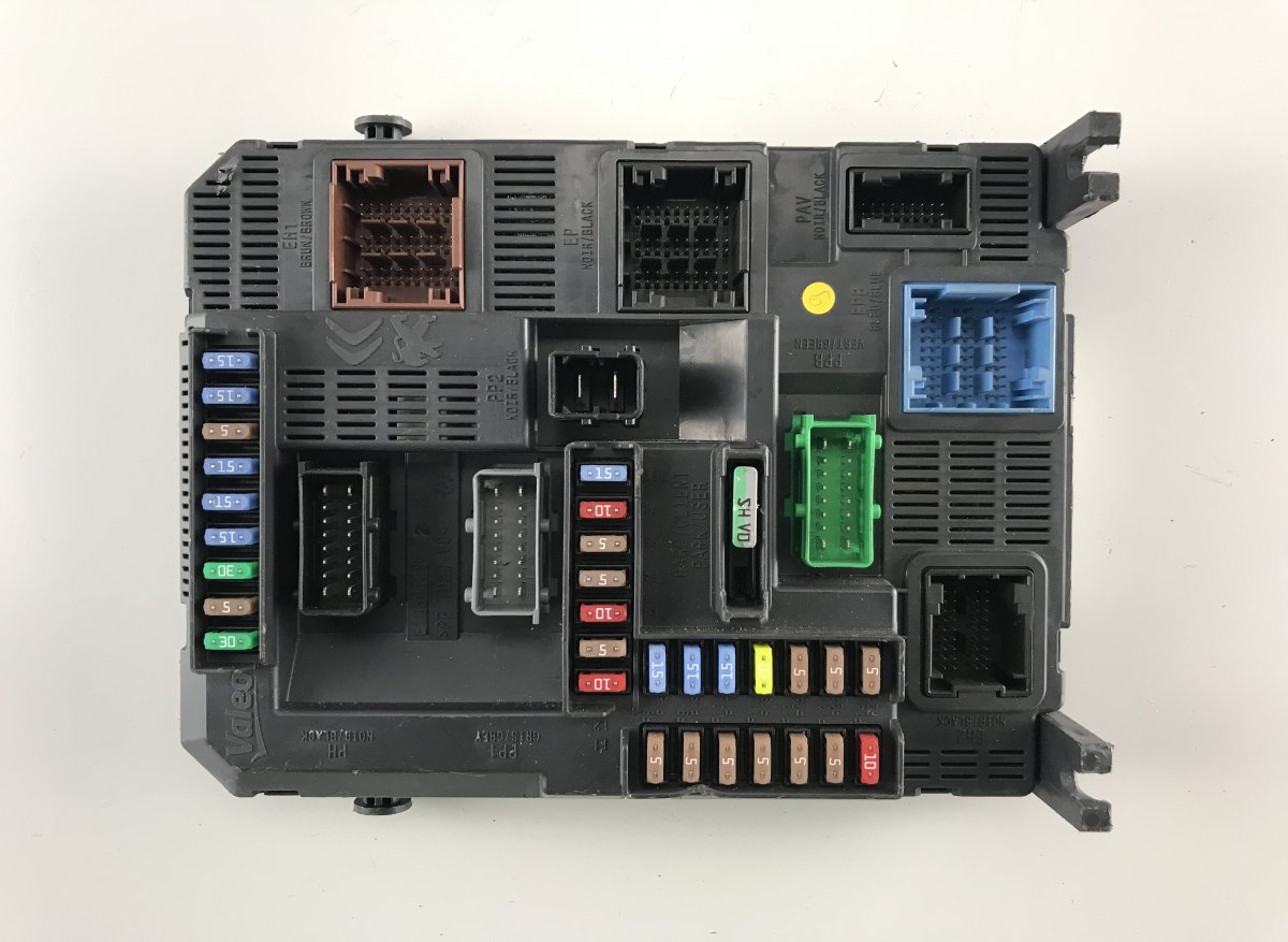 Peugeot 208 Fuse box PEUGEOT 208 I (A9) (2012-2019) Fuse box 9678355...