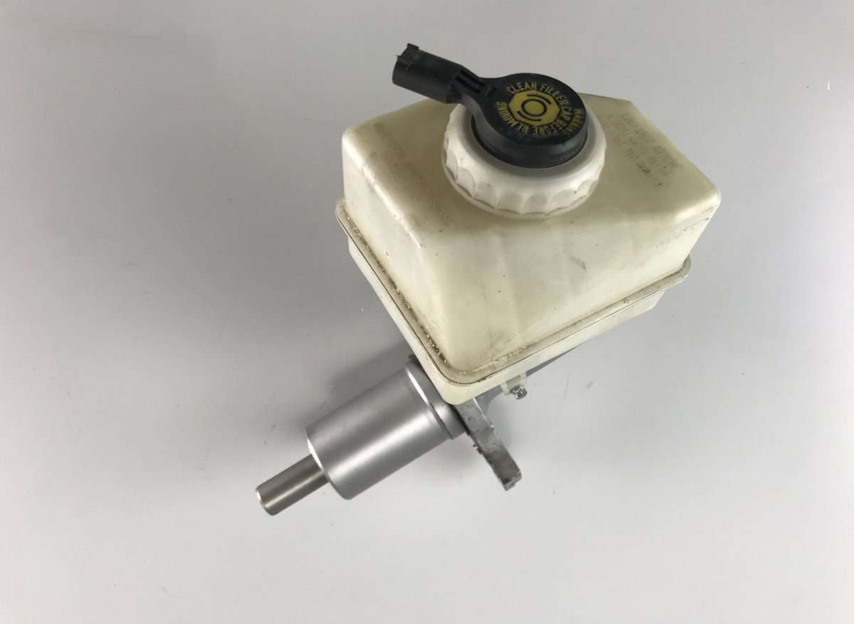 BMW X3 (E83) brake master cylinder BMW X3 (E83) (2004-2012) Brake Master Cylinder ...
