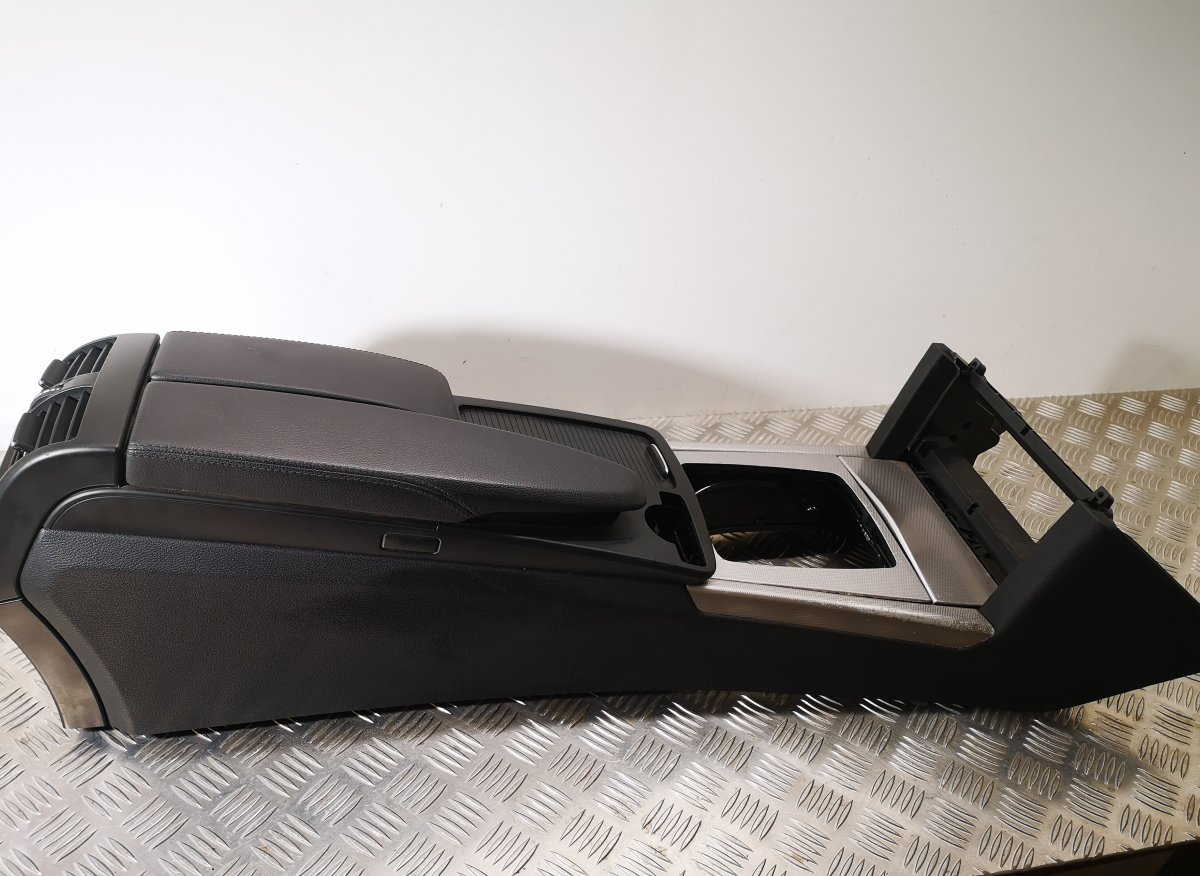 Mercedes-Benz A (W169) center console MERCEDES-BENZ E-CLASS (W212) (2009-2016) center...