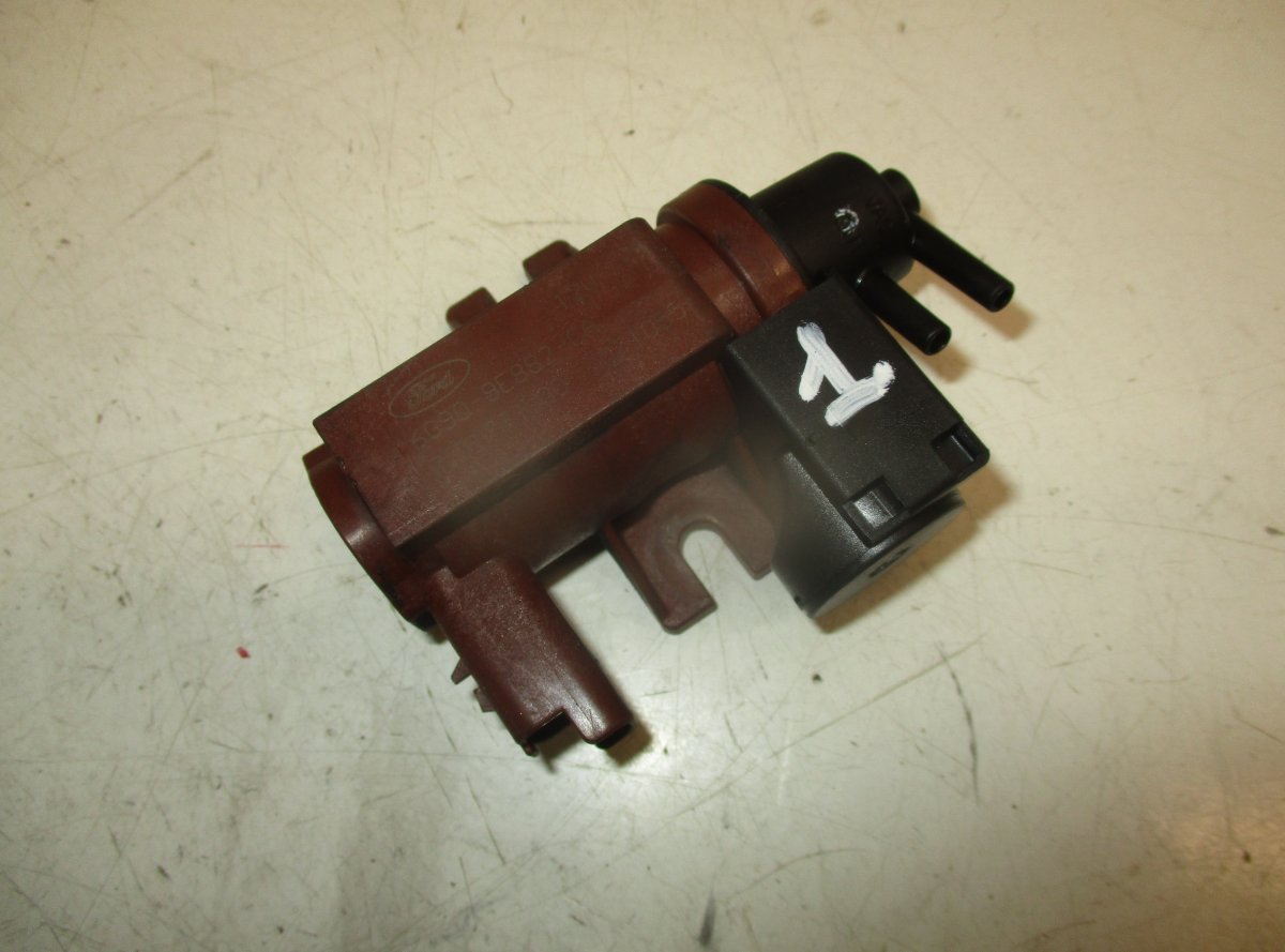 Volvo C30 Engine Solenoid Valve VOLVO S40 / V50 / C30 / C70 (MS, MW) (2004-2012...