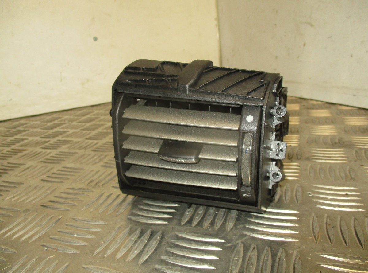 Jaguar XF Air Vent front left JAGUAR XF (X250, CC9) (2008-2015) Air Vent fron...