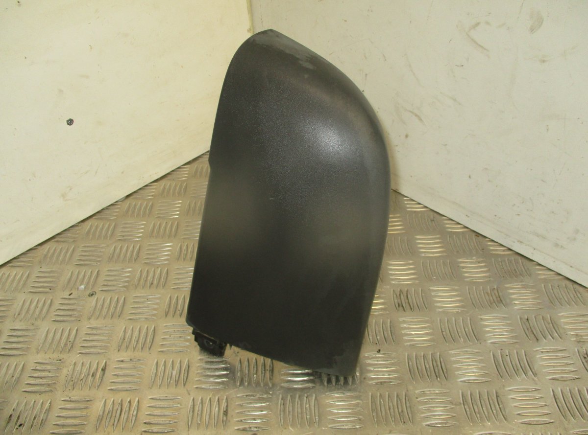 Renault Trafic Plastic cover under taillight left RENAULT TRAFIC II (2001-2015) Plastic cover und...